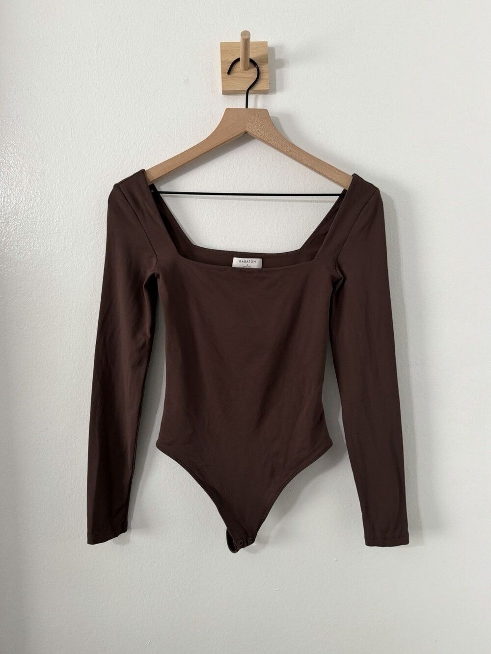 Aritzia Babaton Contour Square Neck Long Sleeve Bodysuit Sz Medium Brown